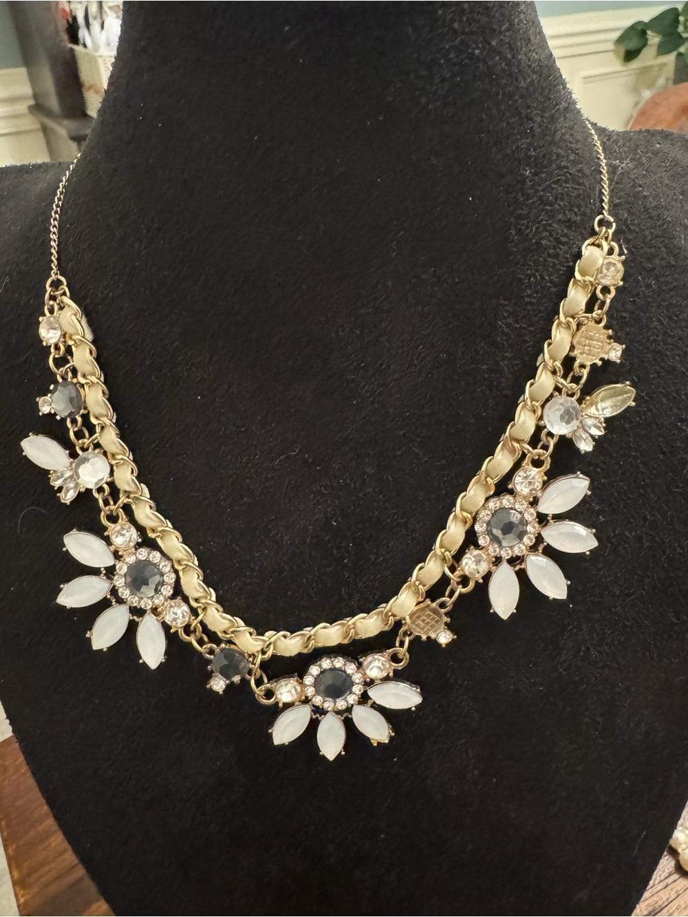 Liz Claiborne LC Gold Tone Statement Necklace White Gray Rhinestone Floral